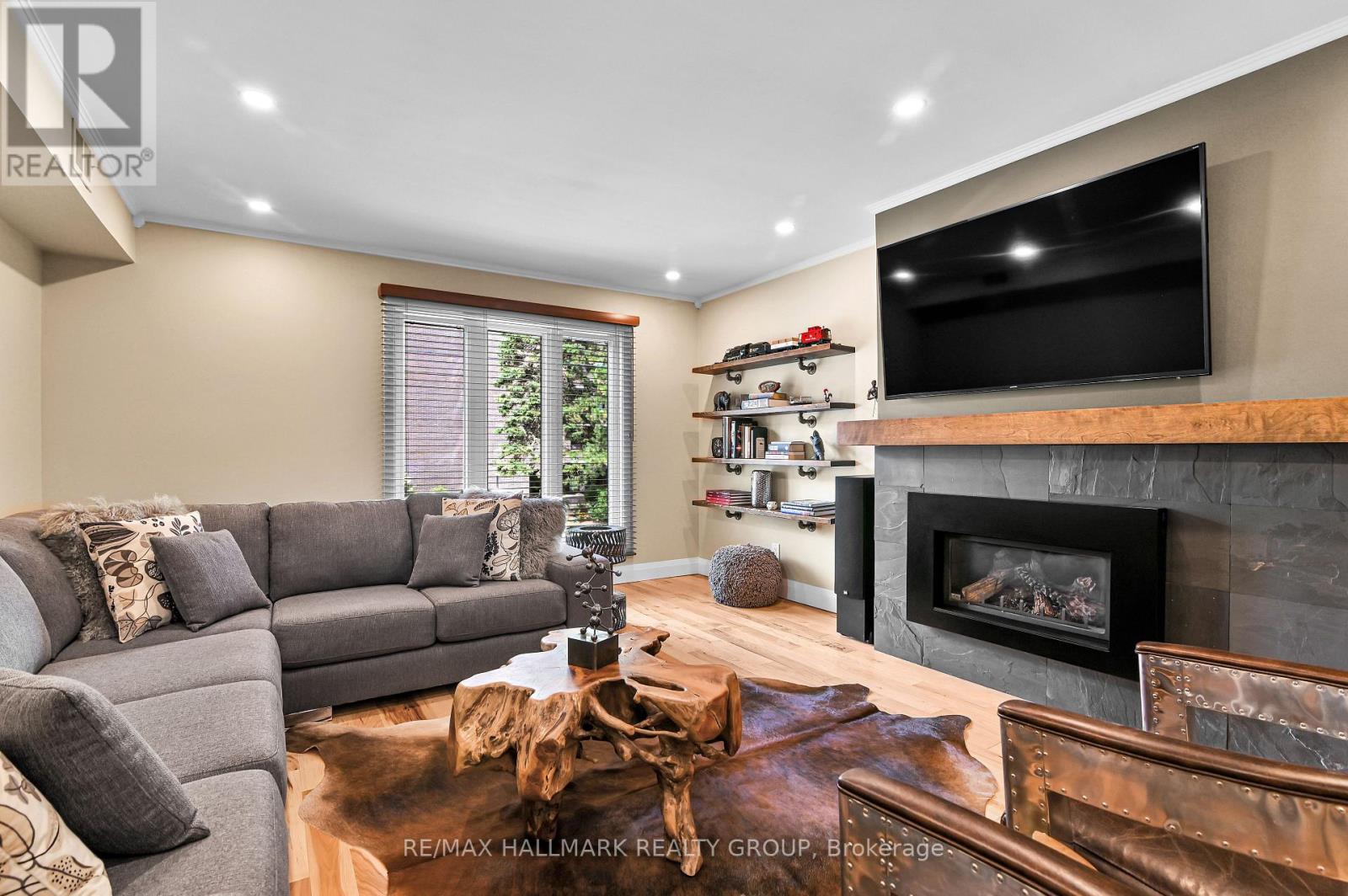 Photo 33 of 3 74 Somerset Street W, Ottawa ON