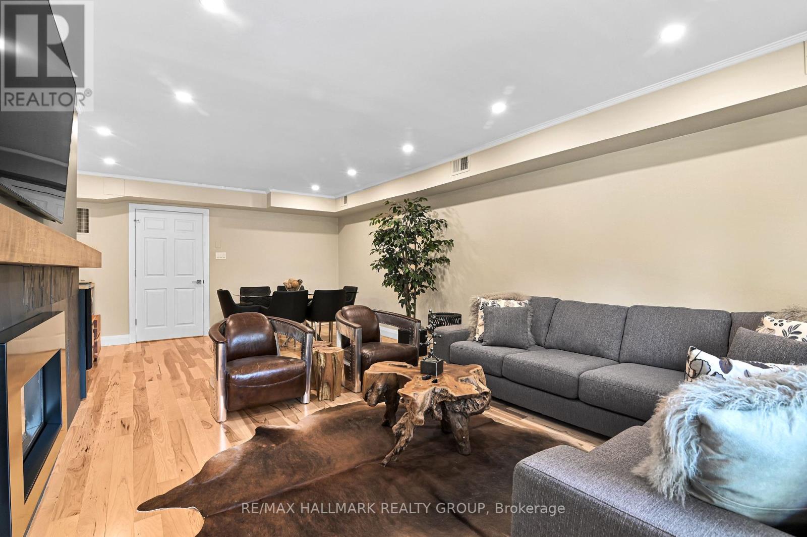 Photo 12 of 3 74 Somerset Street W, Ottawa ON