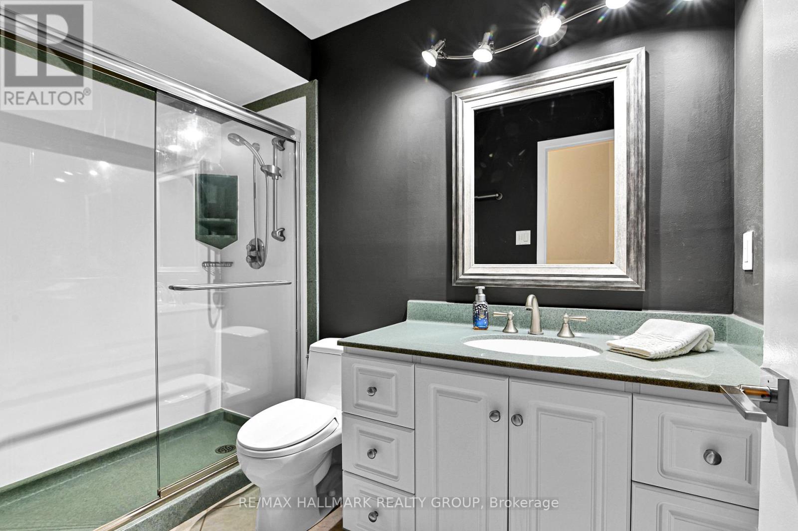 Photo 7 of 3 74 Somerset Street W, Ottawa ON