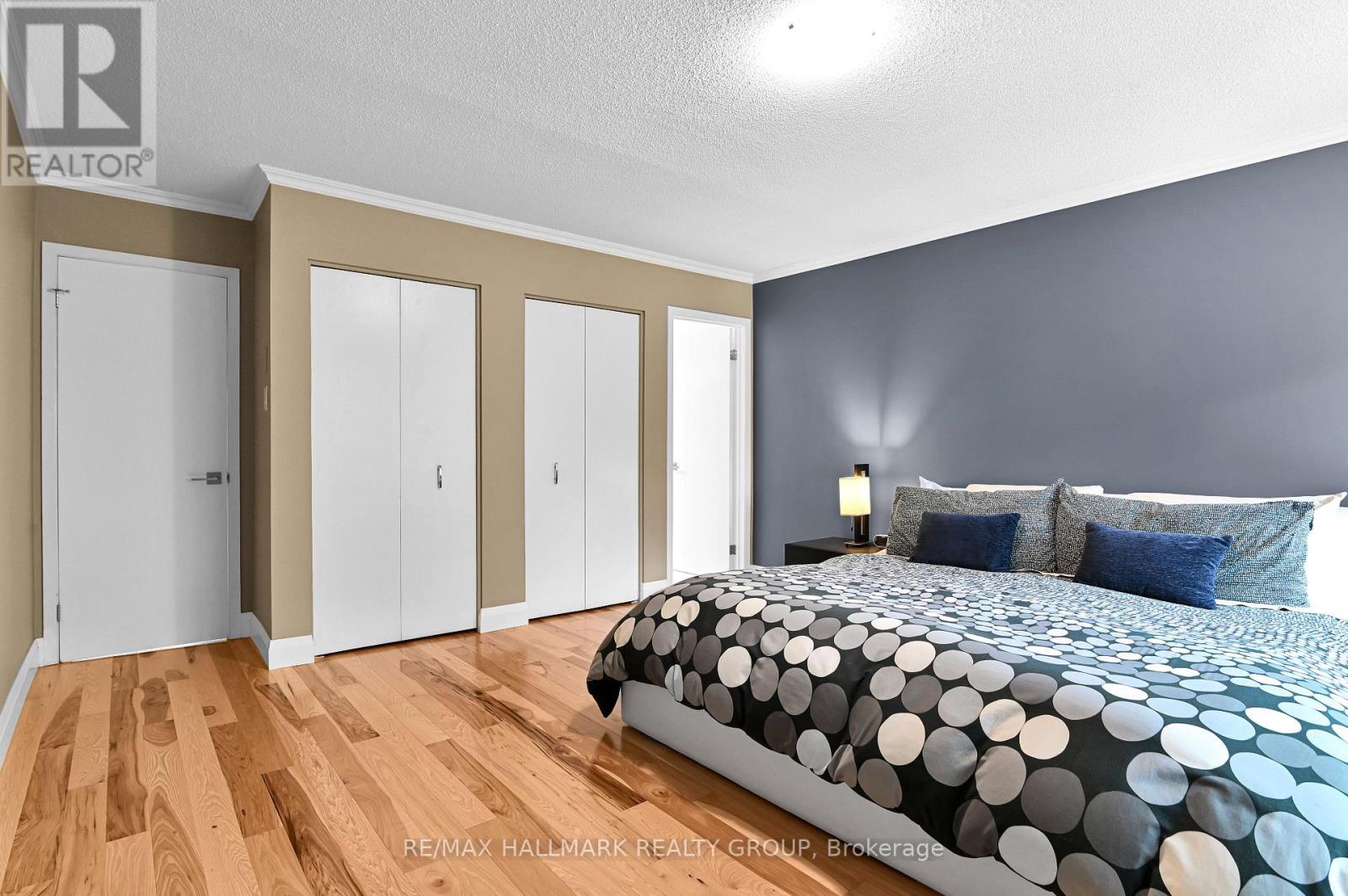 Photo 1 of 3 74 Somerset Street W, Ottawa ON