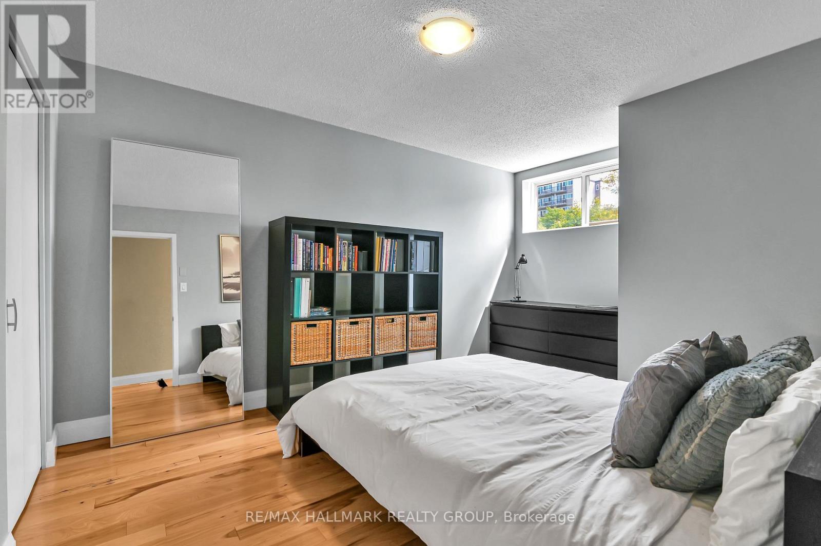 Photo 13 of 3 74 Somerset Street W, Ottawa ON
