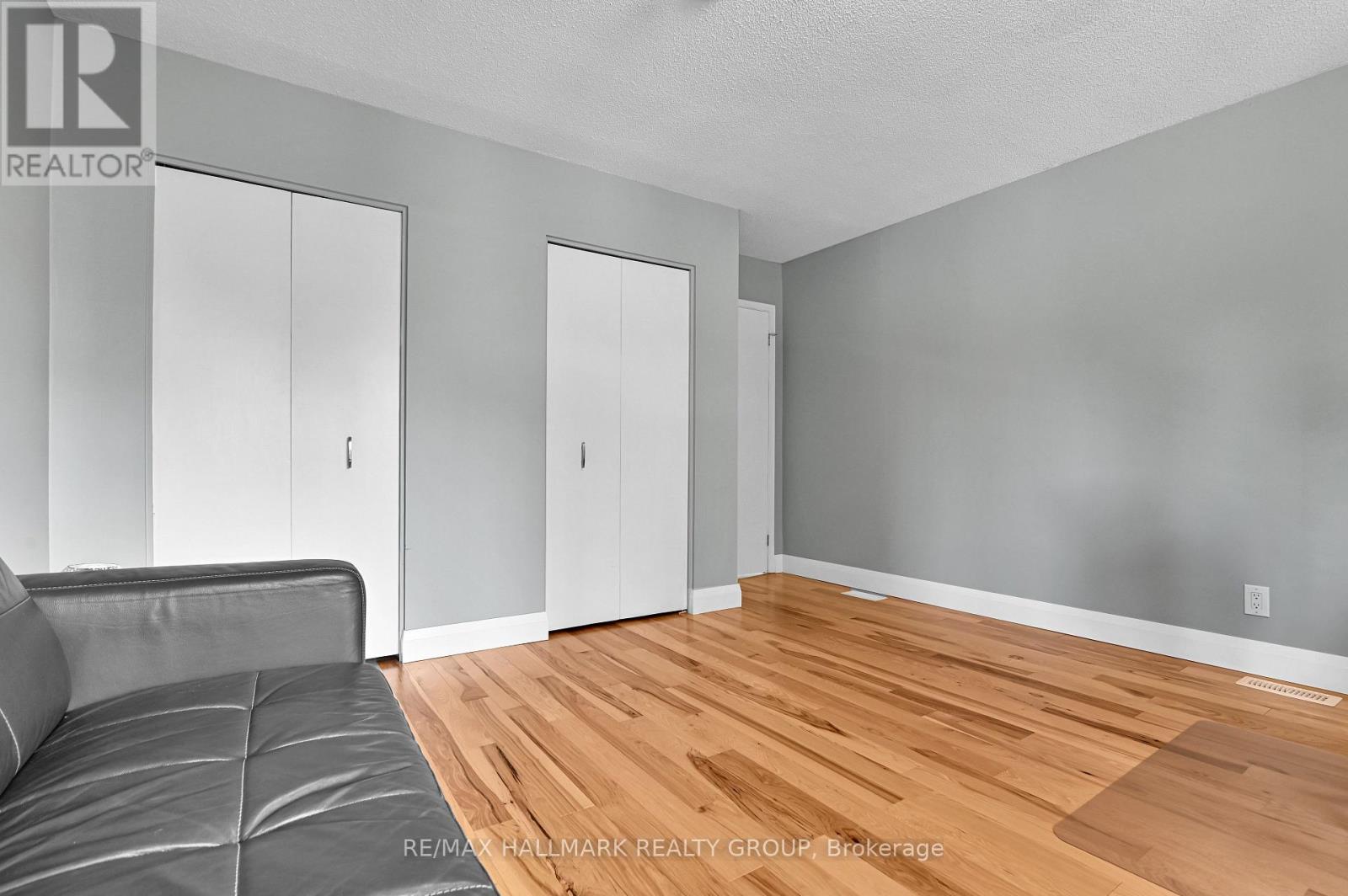 Photo 3 of 3 74 Somerset Street W, Ottawa ON