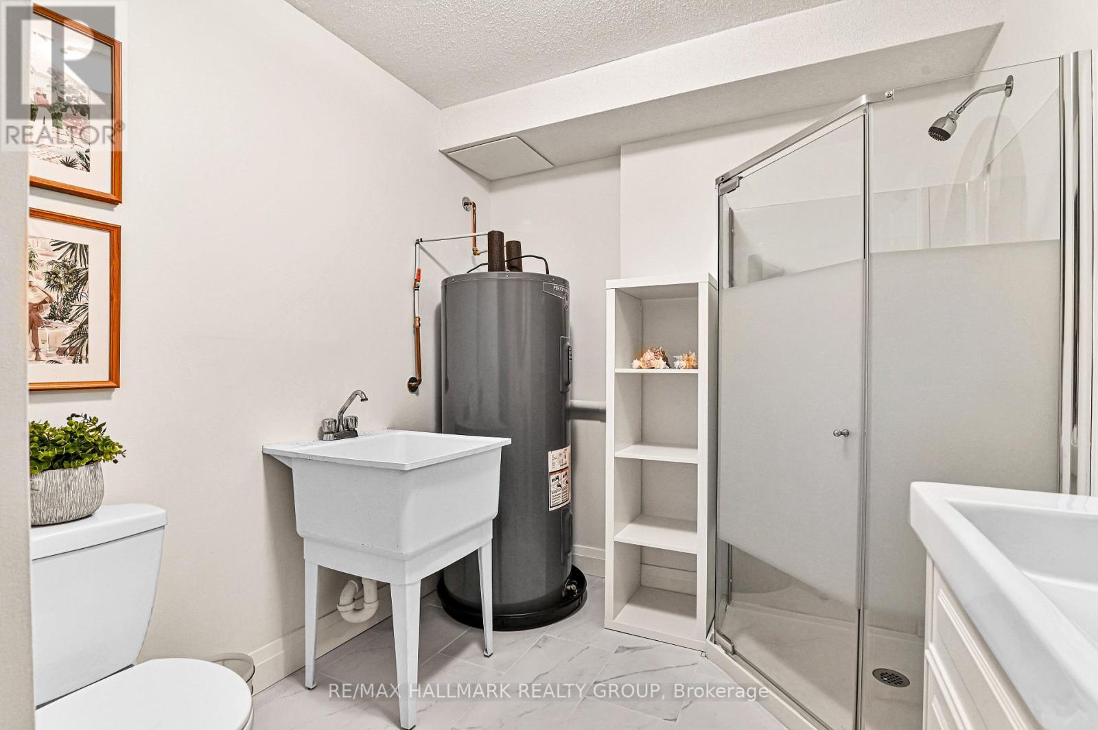 Photo 4 of 3 74 Somerset Street W, Ottawa ON