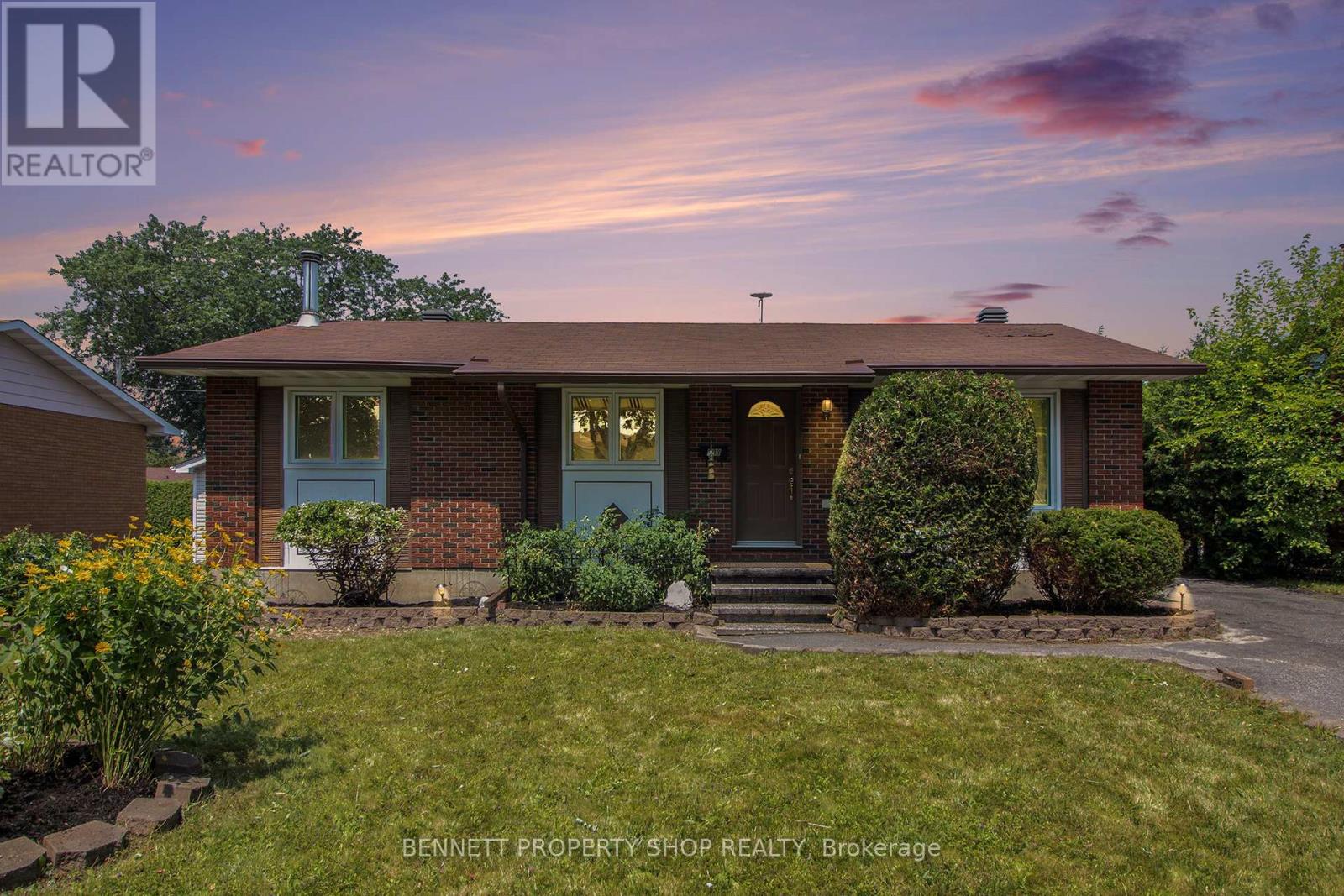 Photo 19 of 303 Gleneagles Avenue, Ottawa ON