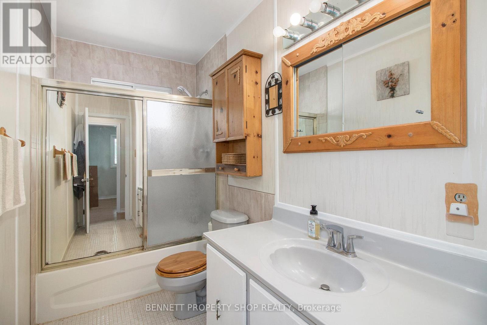 Photo 9 of 303 Gleneagles Avenue, Ottawa ON