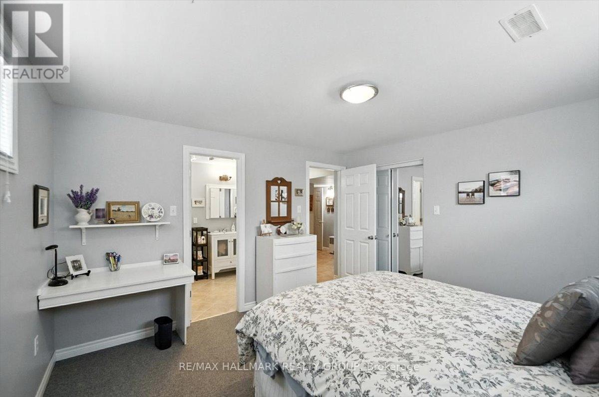 Photo 19 of 40 Lee Avenue, Smiths Falls ON