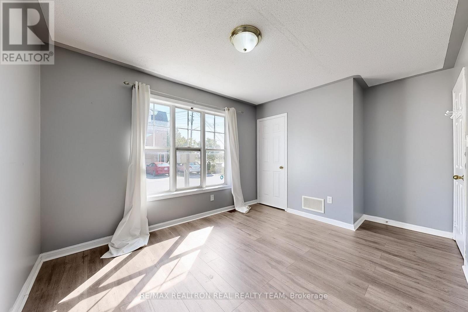 Photo 8 of Unit B 3 8892 Sheppard Avenue E, Toronto ON