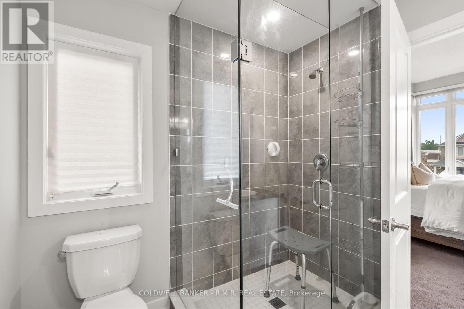Photo 22 of 43 Assunta Lane, Clarington ON