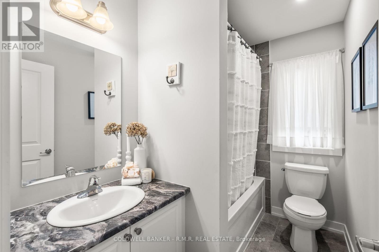 Photo 25 of 43 Assunta Lane, Clarington ON