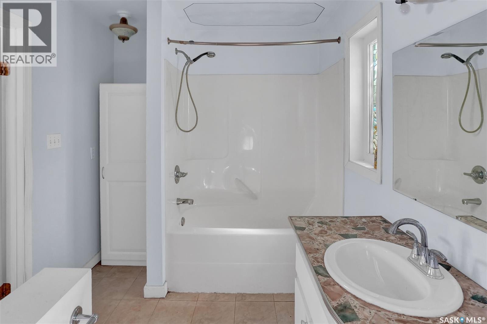 Photo 12 of 2761 Atkinson Street, Regina SK