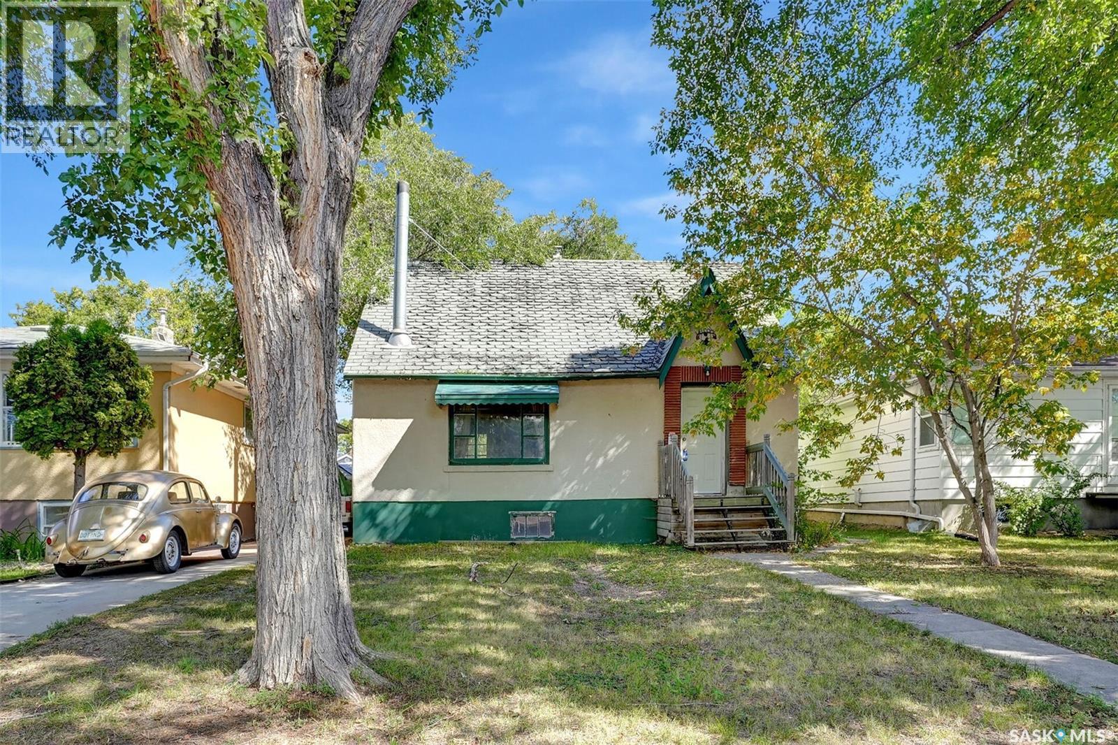 Photo 2 of 2761 Atkinson Street, Regina SK