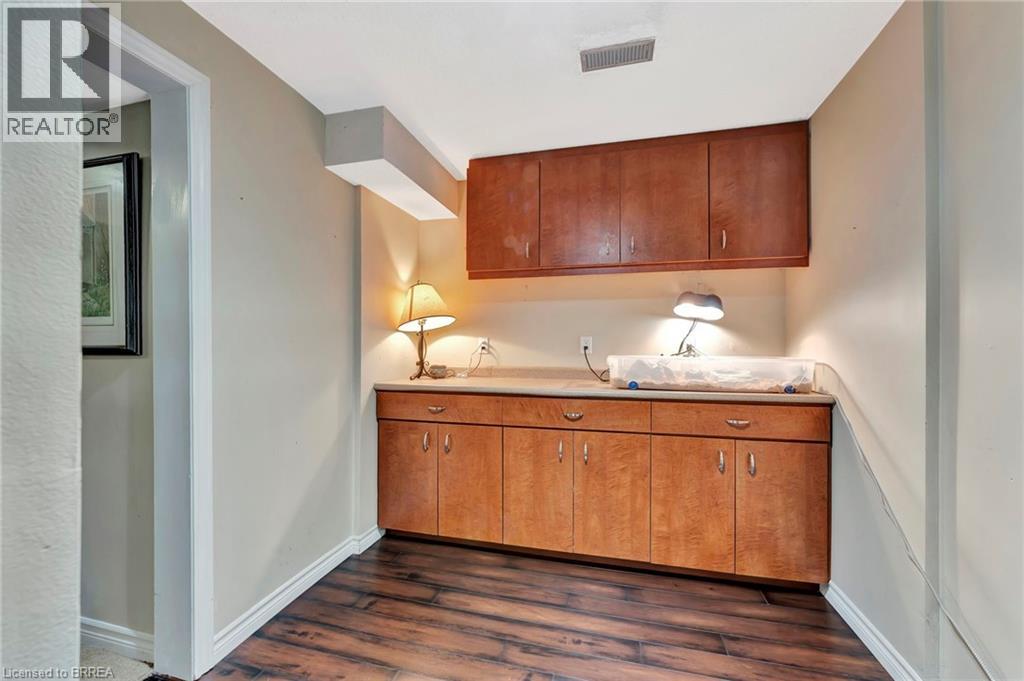 Photo 10 of 52 Beckett Drive, Brantford ON