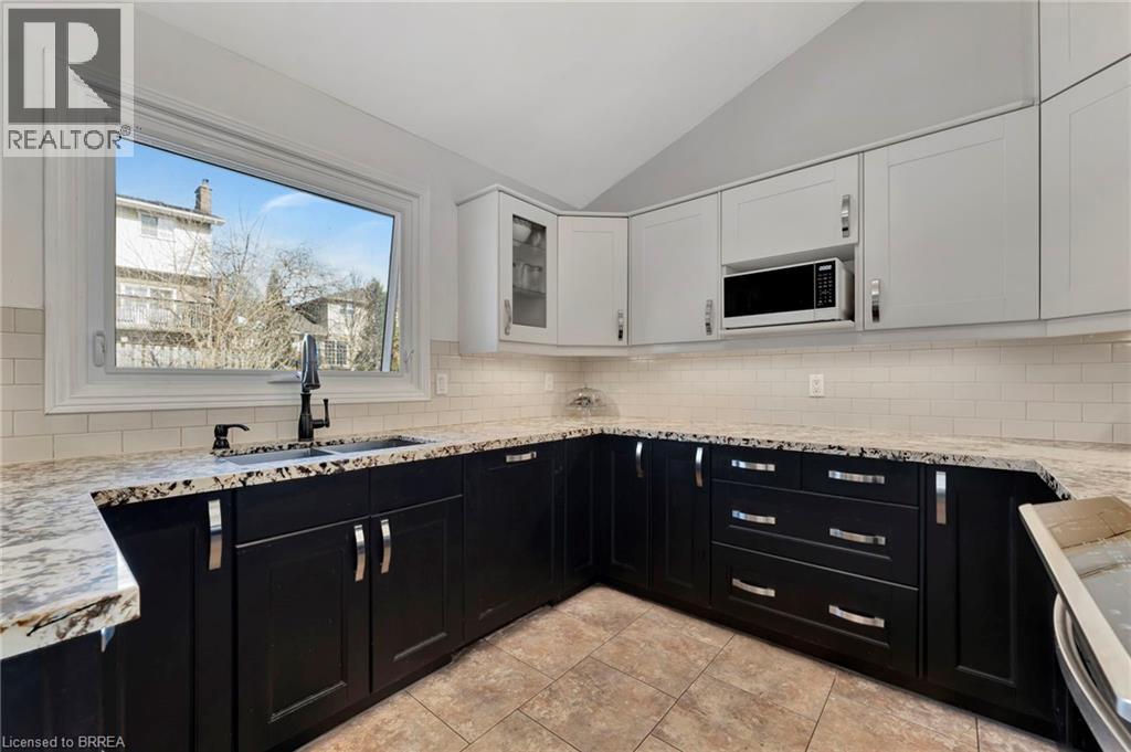 Photo 22 of 52 Beckett Drive, Brantford ON
