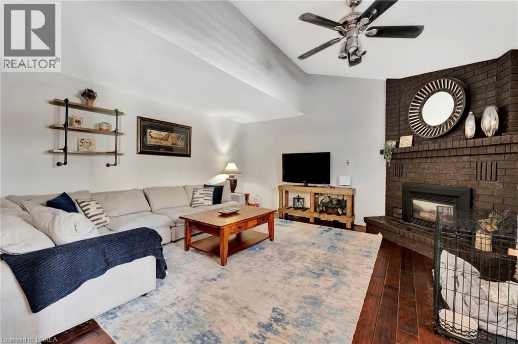 Photo 9 of 52 Beckett Drive, Brantford ON