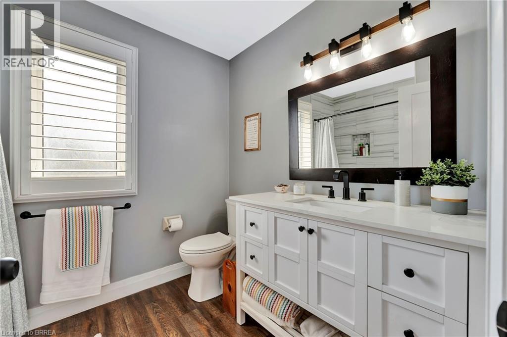 Photo 4 of 52 Beckett Drive, Brantford ON