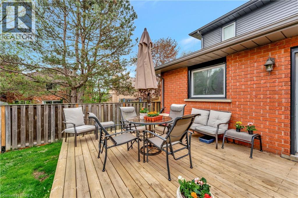 Photo 16 of 52 Beckett Drive, Brantford ON