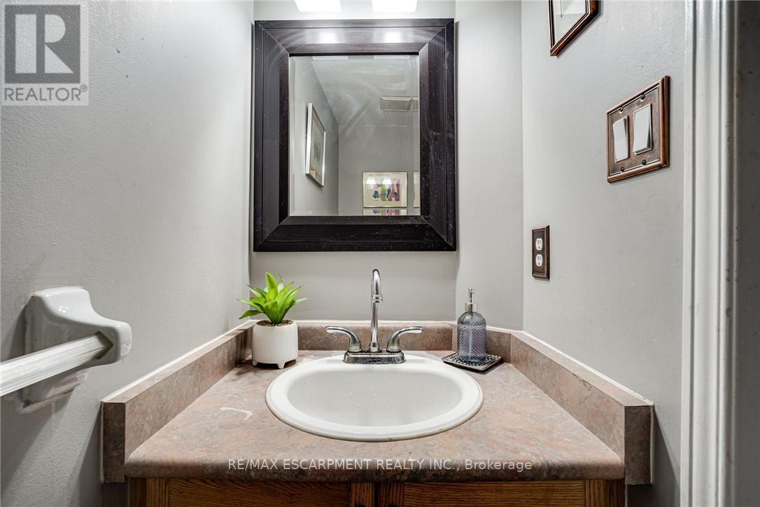 Photo 10 of 11 1809 Upper Wentworth Street, Hamilton ON