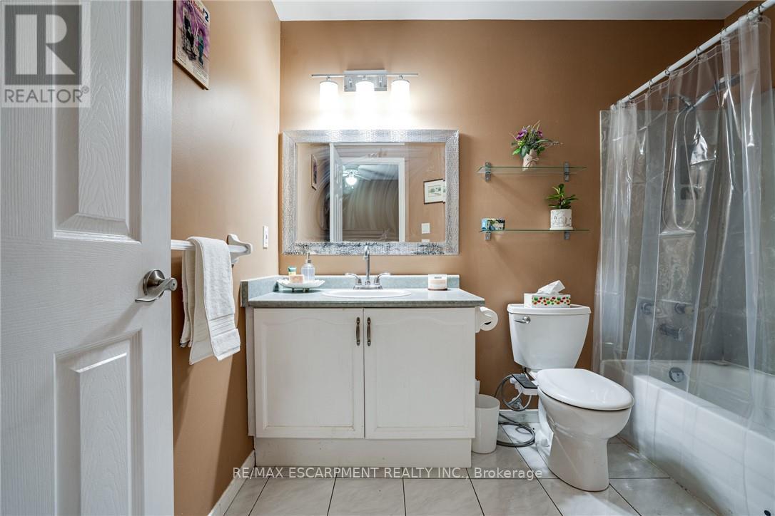 Photo 15 of 11 1809 Upper Wentworth Street, Hamilton ON