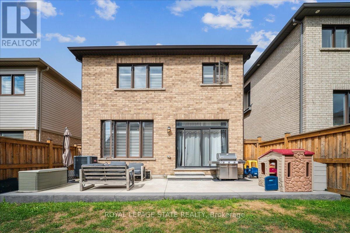 Photo 9 of 19 Prestwick Street, Hamilton ON