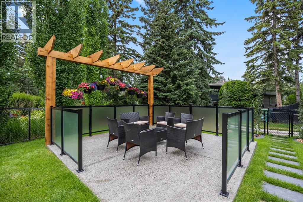 Photo 9 of 12 Vardana Place Nw, Calgary AB