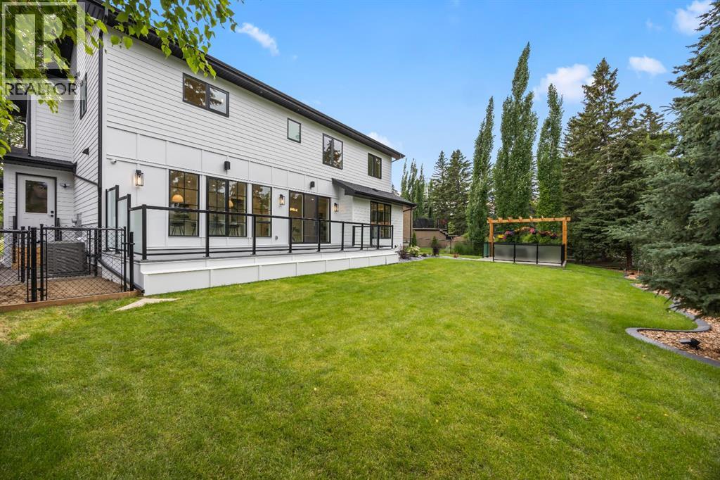 Photo 14 of 12 Vardana Place Nw, Calgary AB