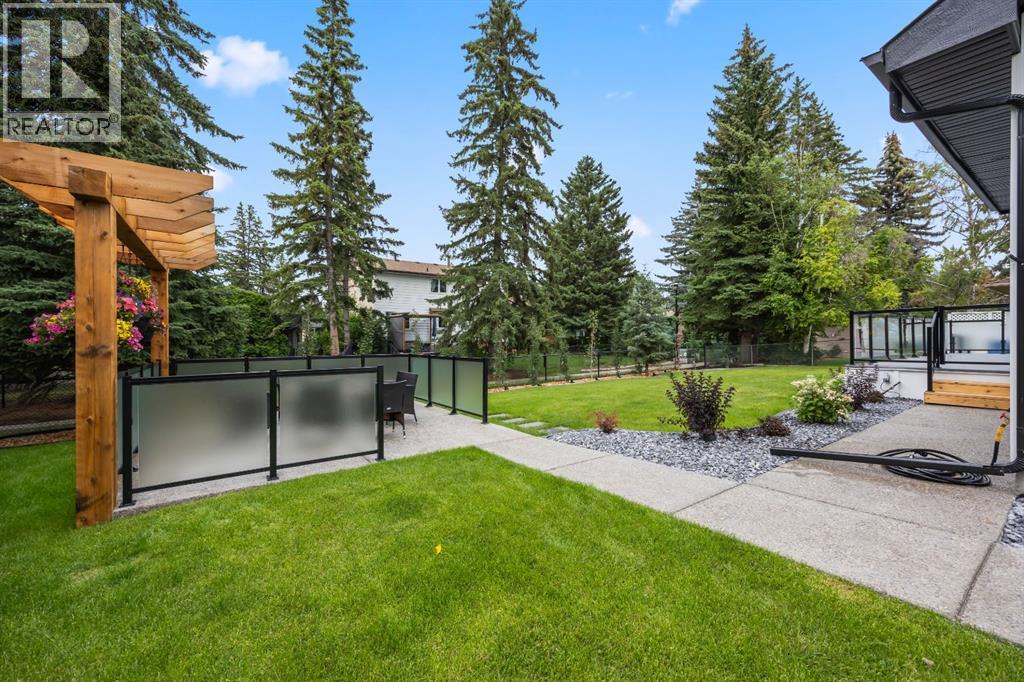 Photo 5 of 12 Vardana Place Nw, Calgary AB
