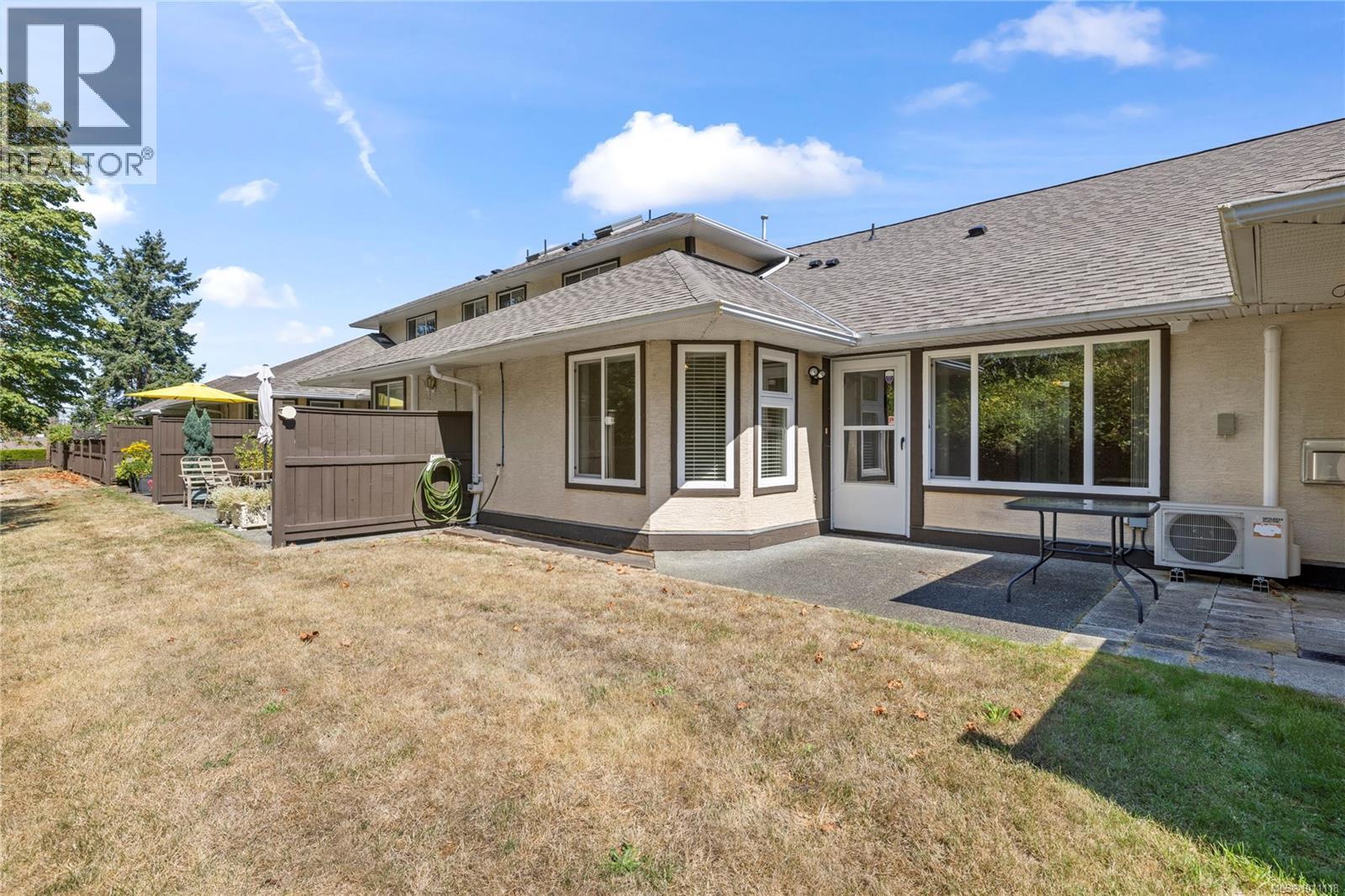 Photo 3 of 11 454 Morison Ave, Parksville BC