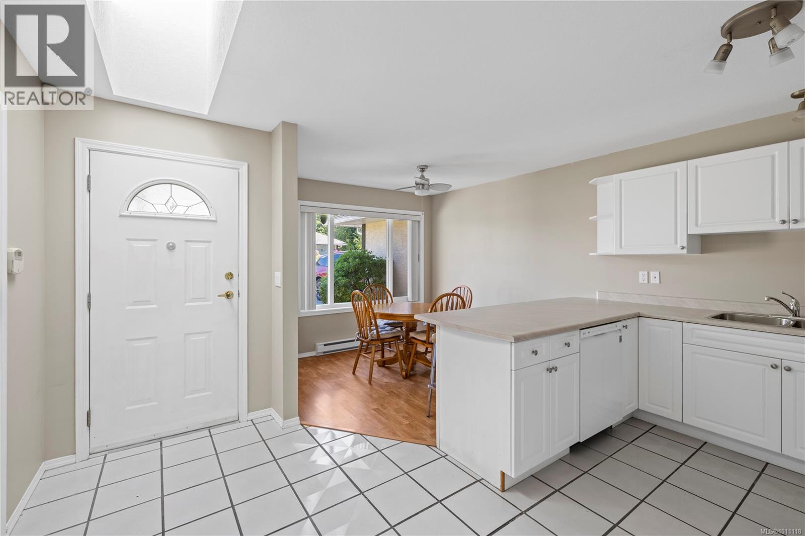 Photo 7 of 11 454 Morison Ave, Parksville BC