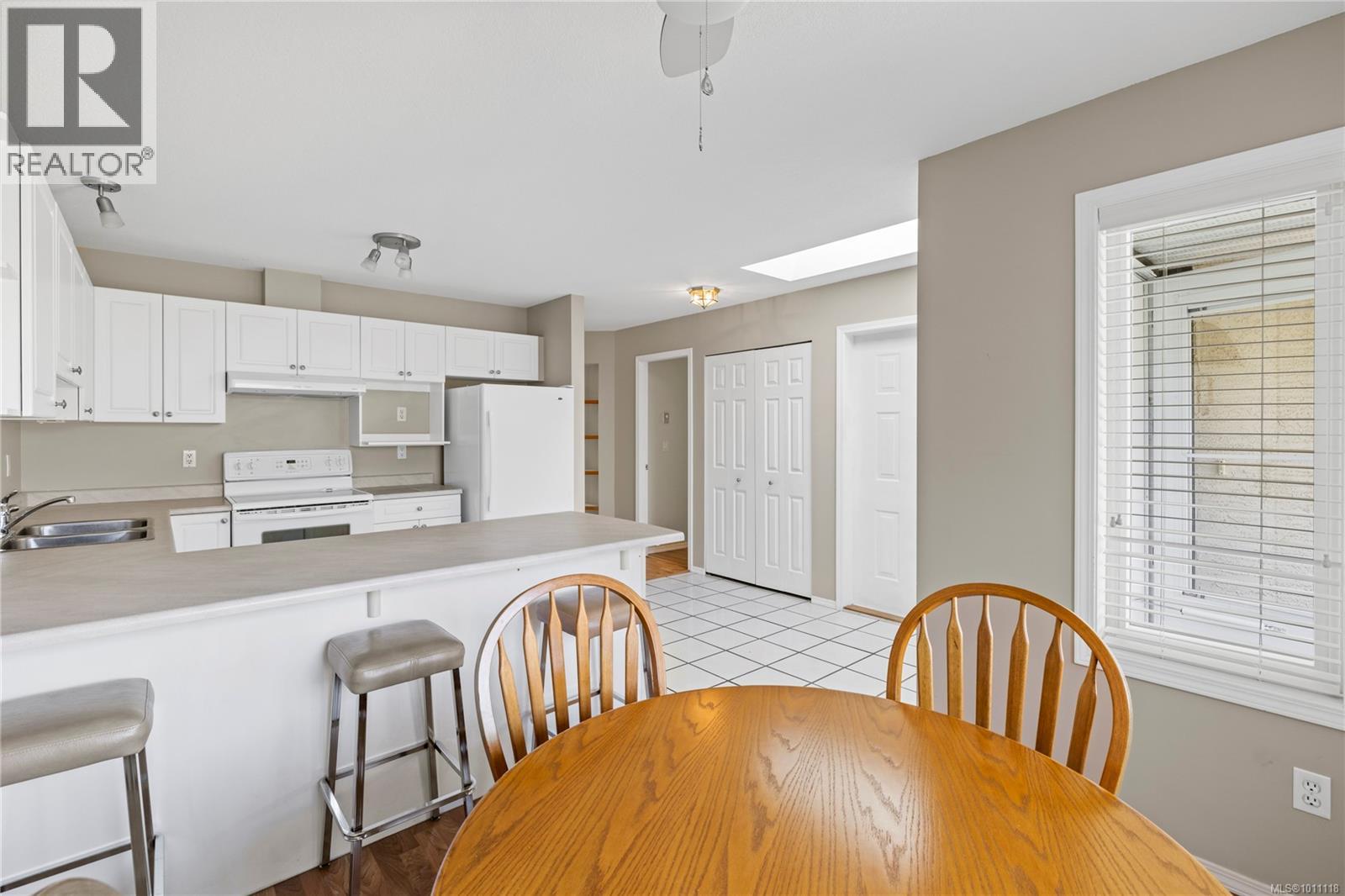 Photo 5 of 11 454 Morison Ave, Parksville BC