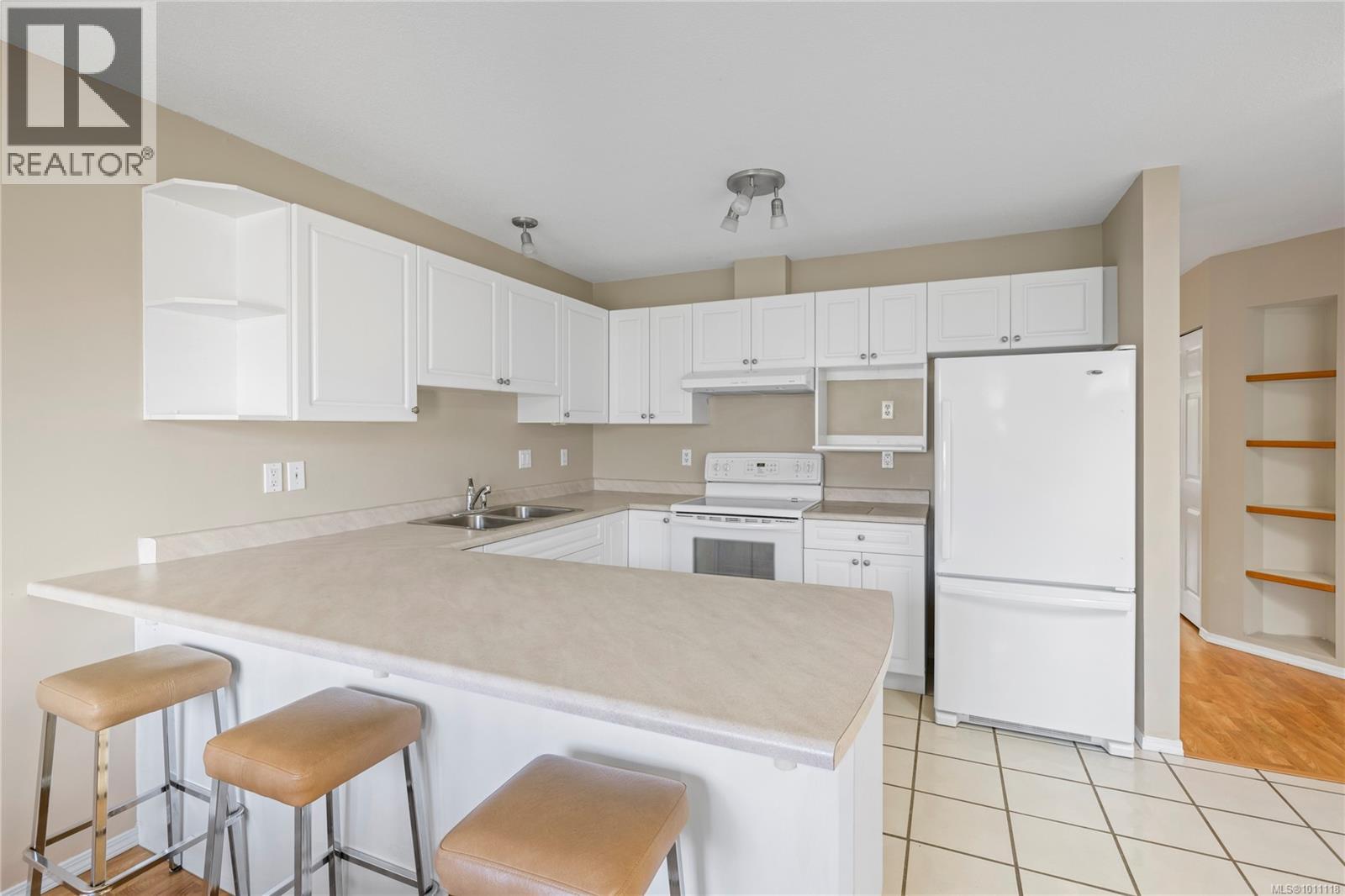 Photo 9 of 11 454 Morison Ave, Parksville BC