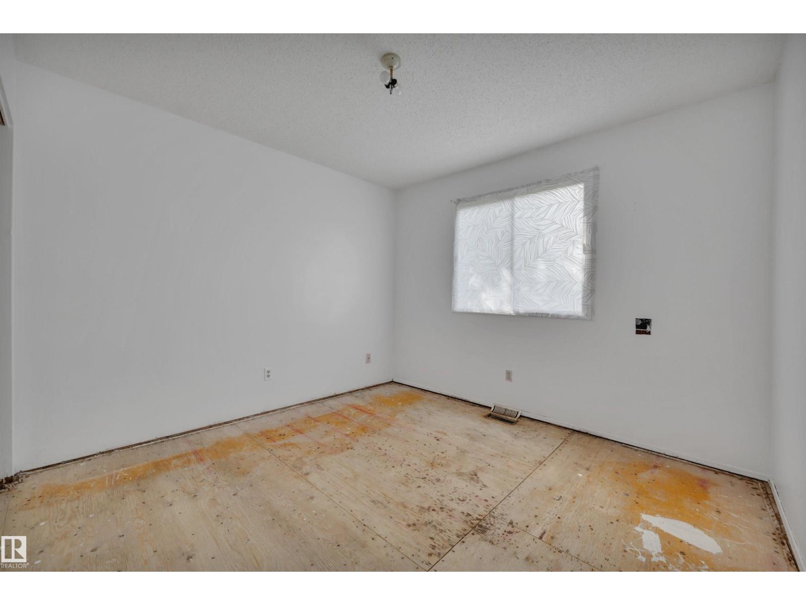 Photo 6 of 18007 73 Av Nw, Edmonton AB