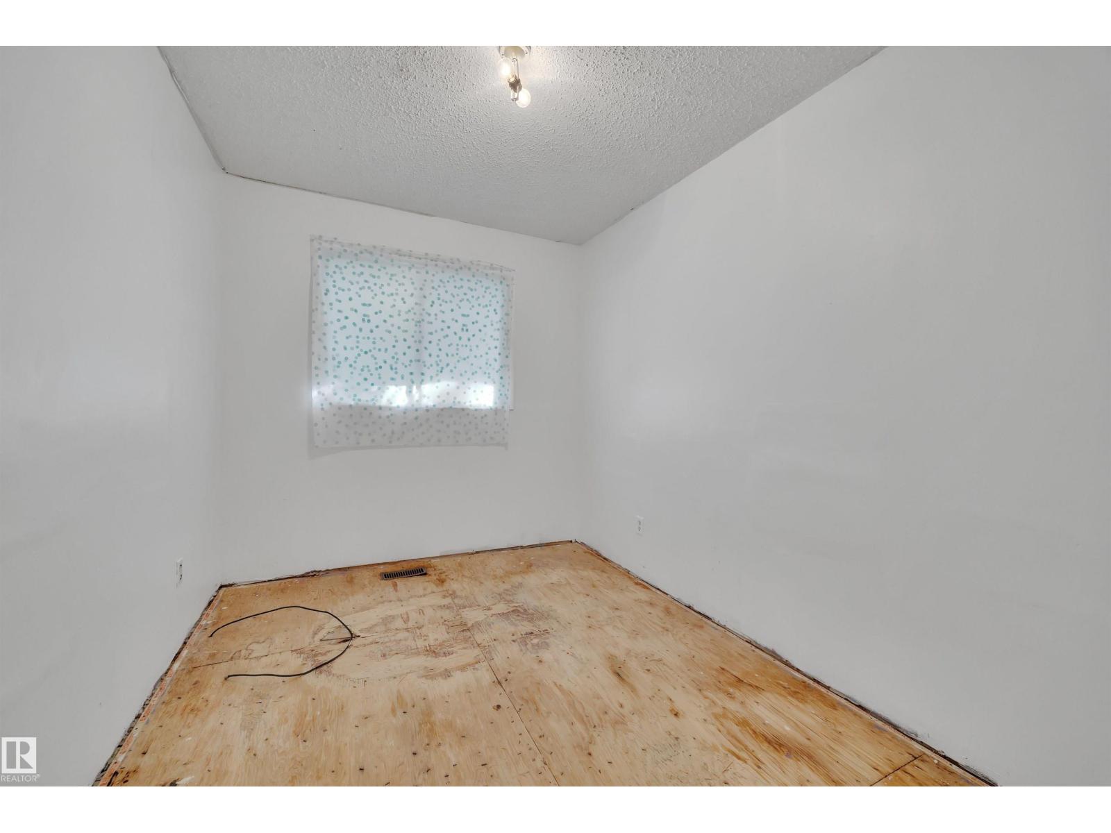 Photo 4 of 18007 73 Av Nw, Edmonton AB