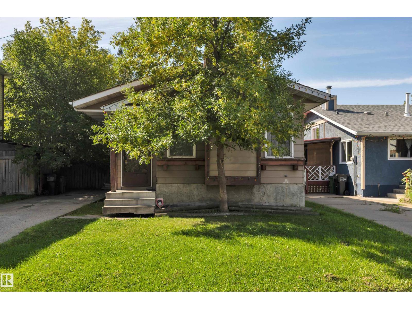Photo 5 of 18007 73 Av Nw, Edmonton AB
