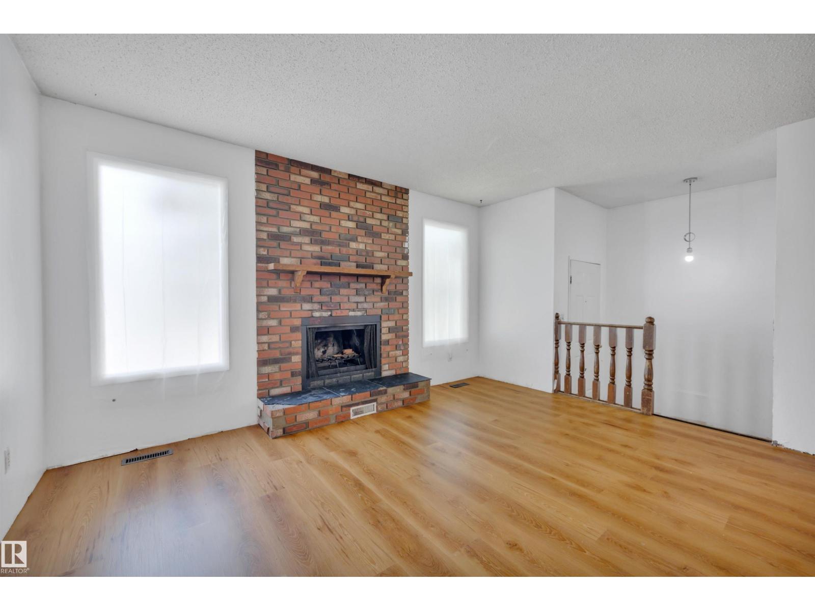 Photo 12 of 18007 73 Av Nw, Edmonton AB