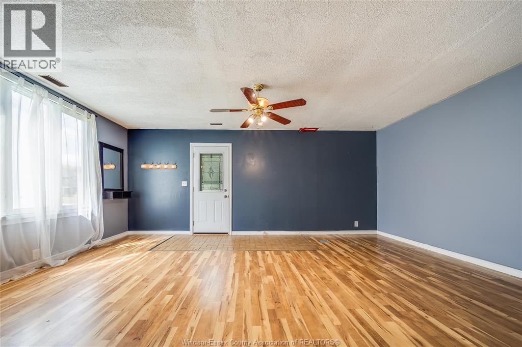 Photo 3 of 2185 Washington Boulevard, Lasalle ON