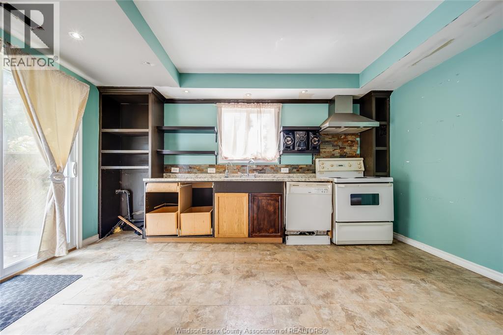 Photo 8 of 2185 Washington Boulevard, Lasalle ON