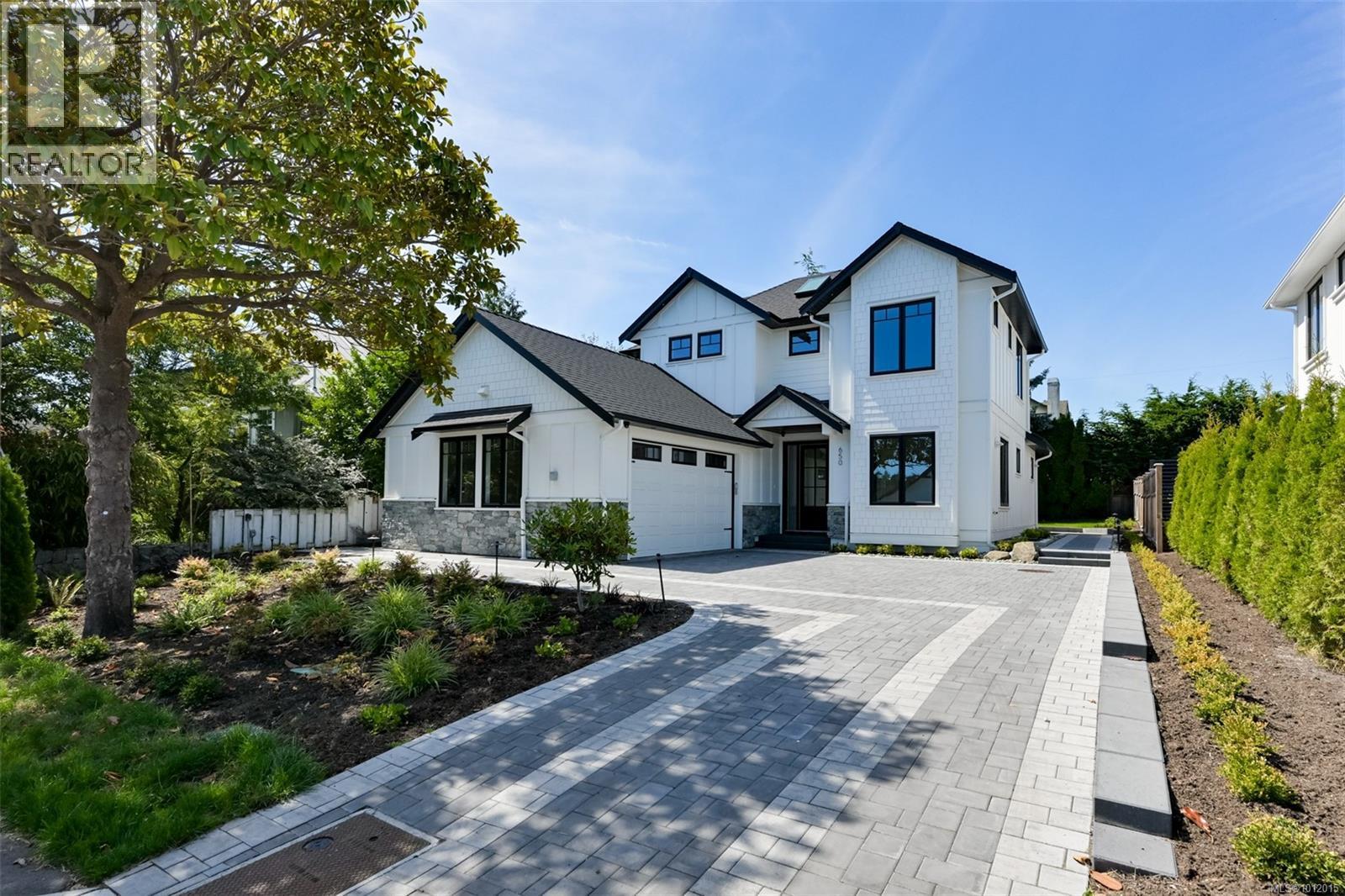650 Monterey Avenue, Oak Bay