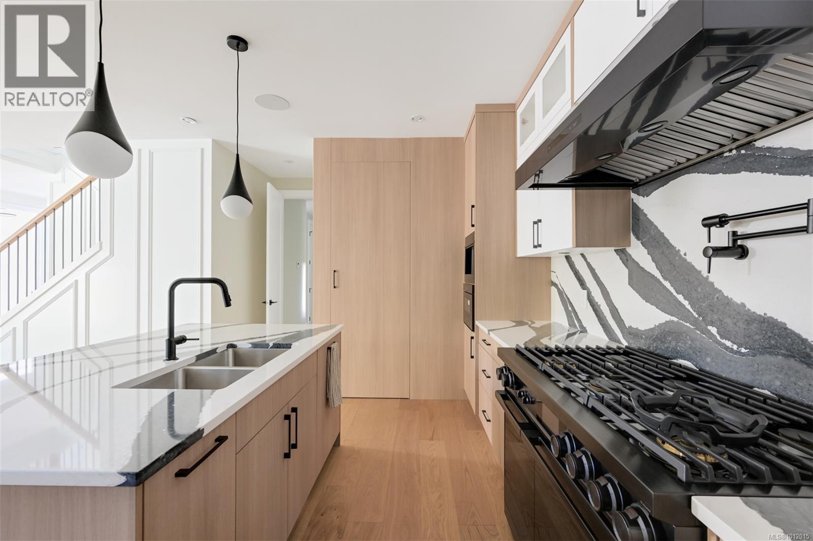 Photo 45 of 650 Monterey Ave, Oak Bay BC