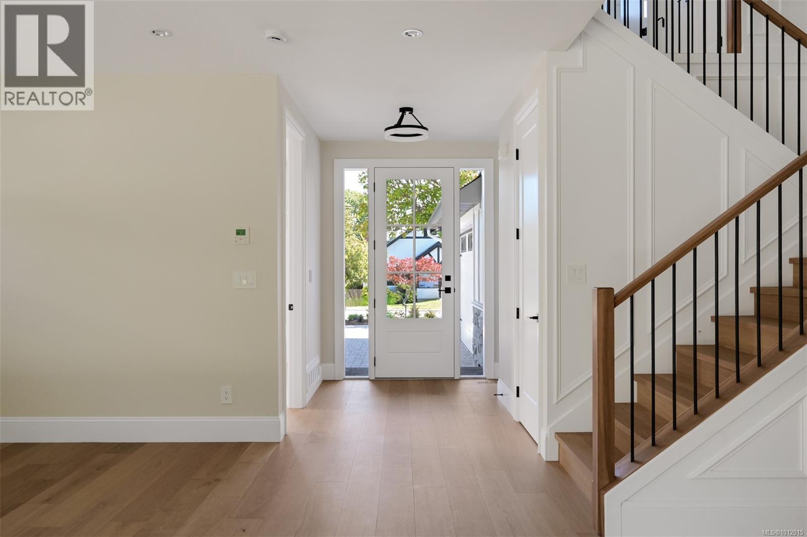 Photo 29 of 650 Monterey Ave, Oak Bay BC