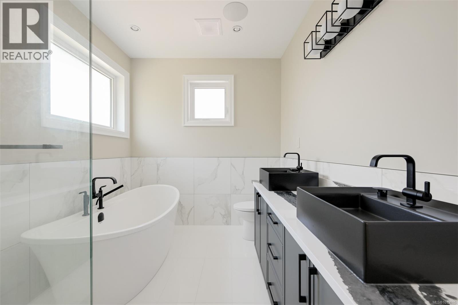 Photo 42 of 650 Monterey Ave, Oak Bay BC