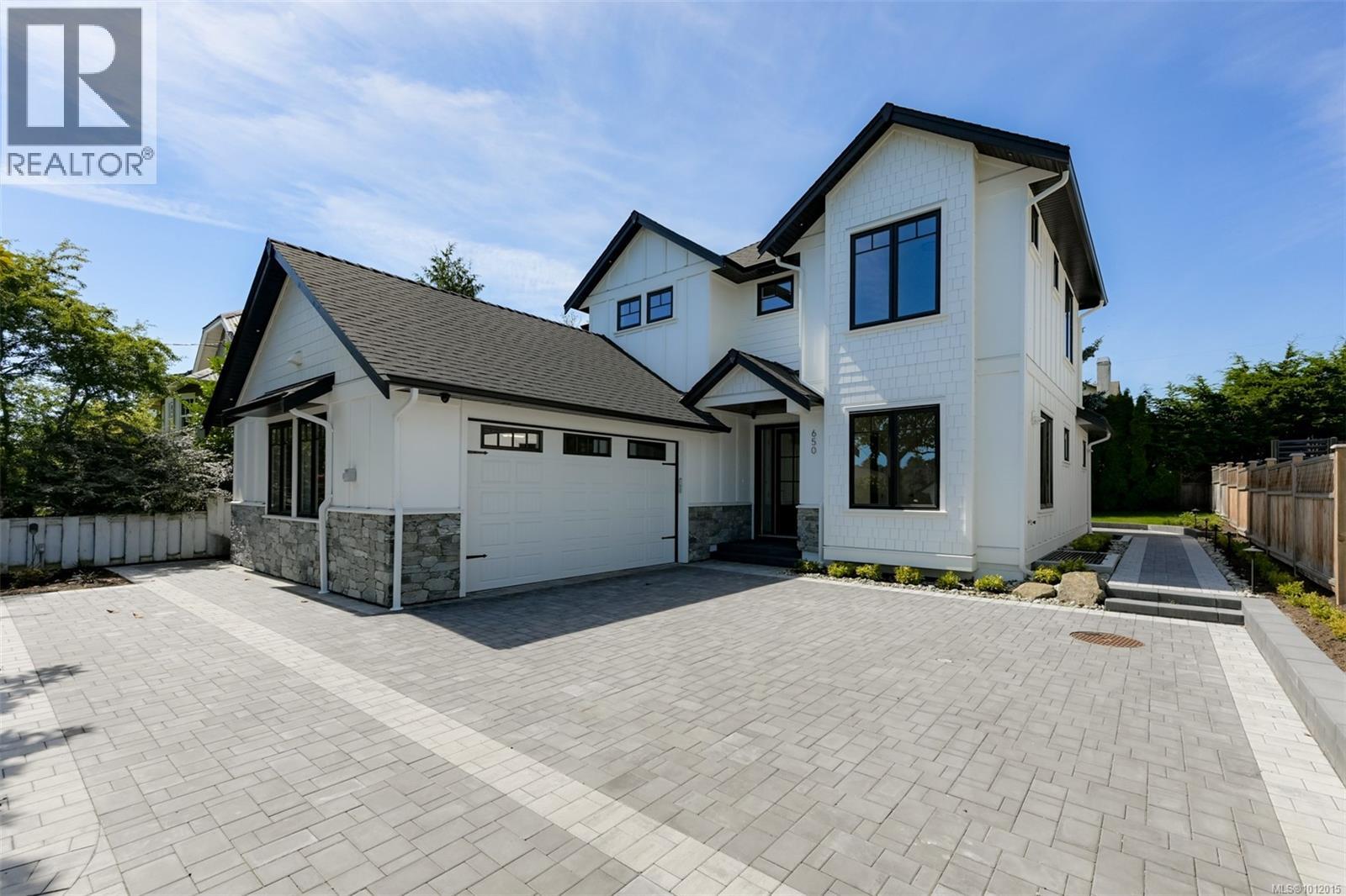 Photo 11 of 650 Monterey Ave, Oak Bay BC