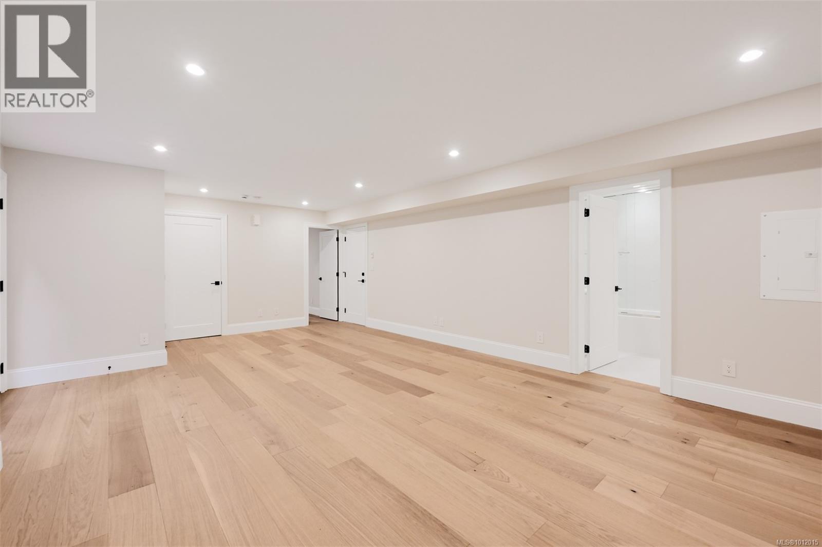 Photo 4 of 650 Monterey Ave, Oak Bay BC