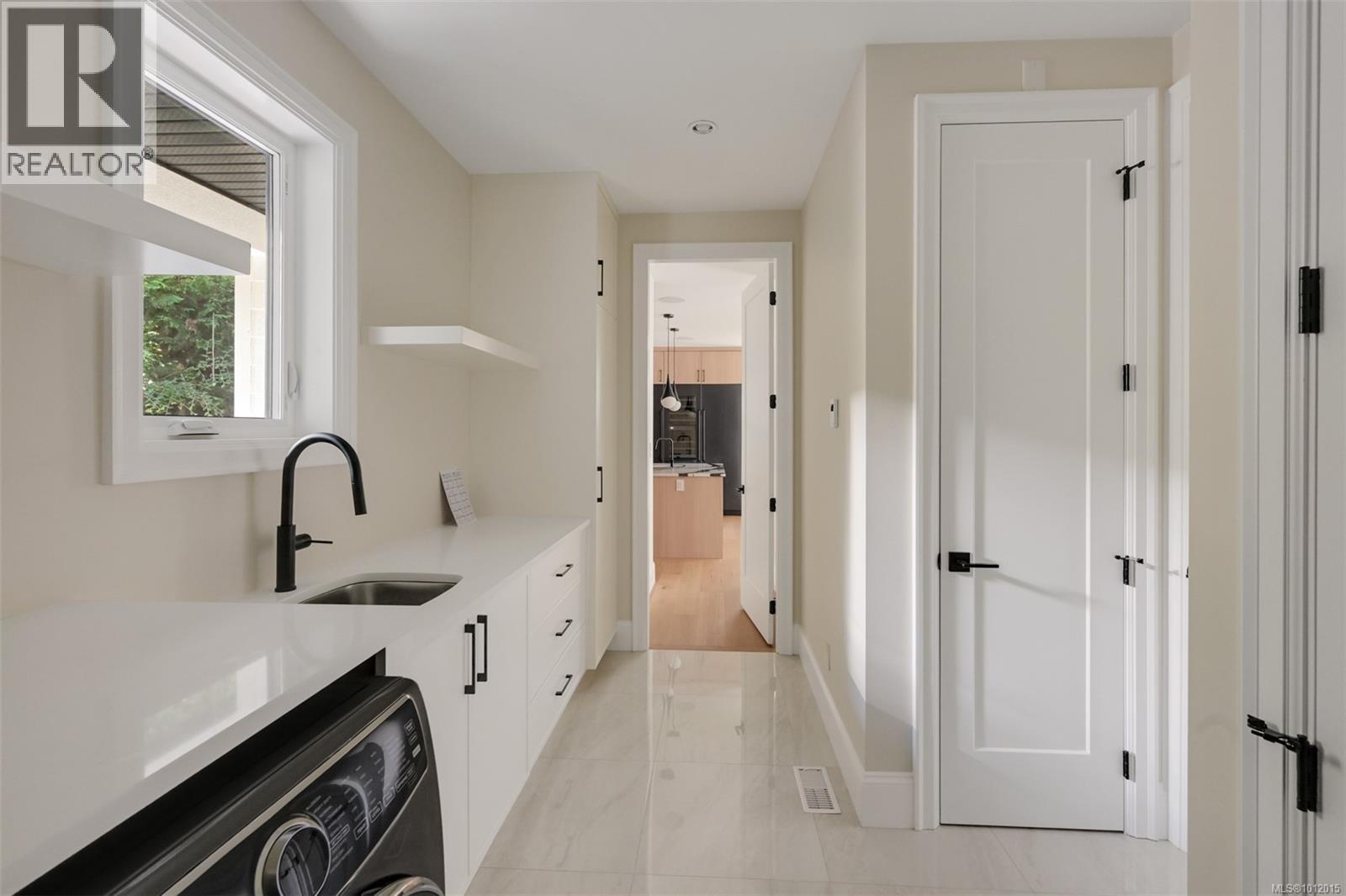 Photo 12 of 650 Monterey Ave, Oak Bay BC