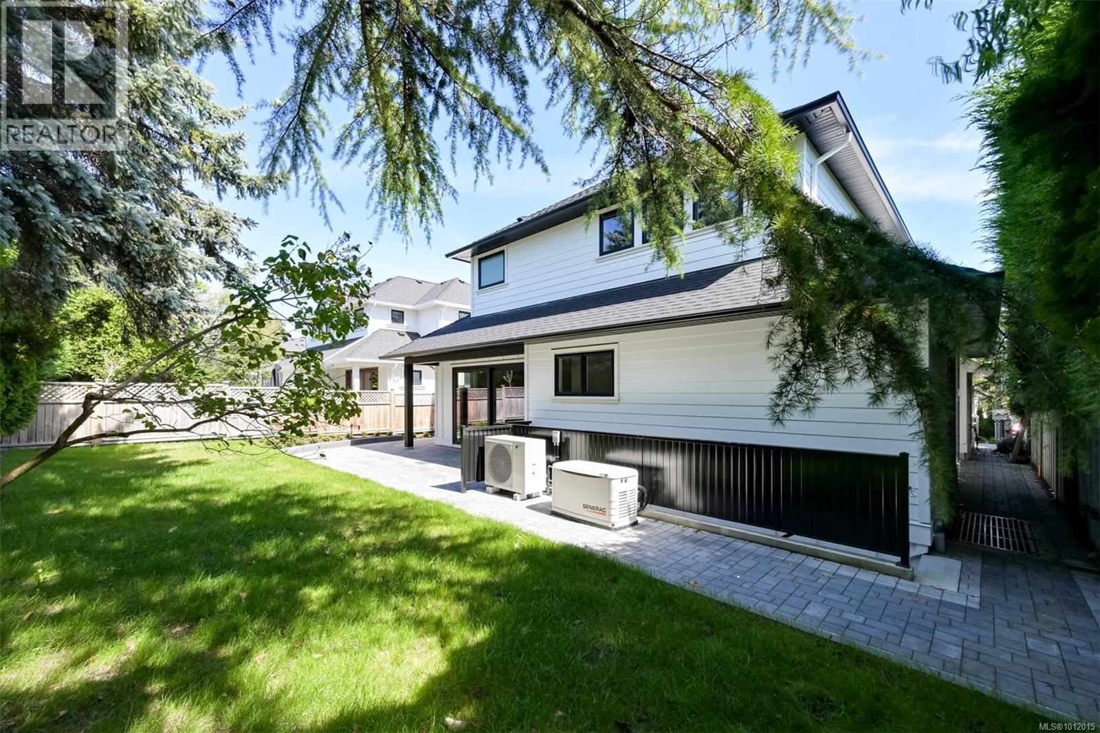 Photo 54 of 650 Monterey Ave, Oak Bay BC