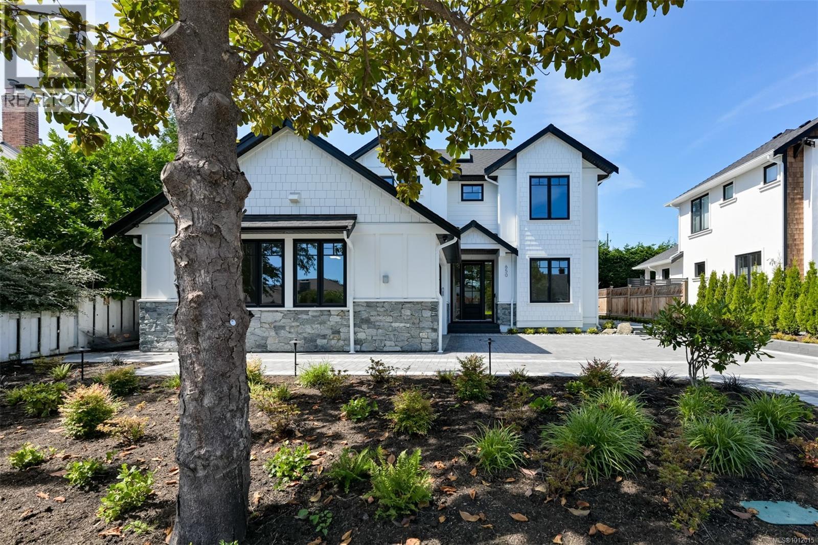 Photo 53 of 650 Monterey Ave, Oak Bay BC
