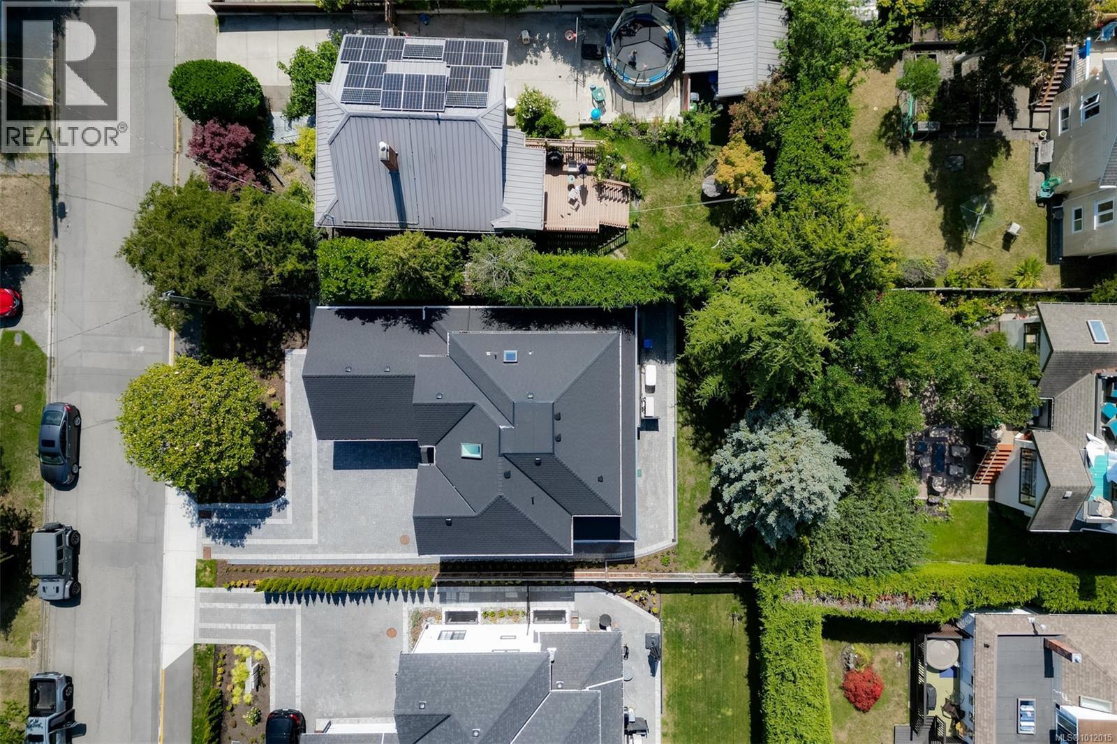 Photo 38 of 650 Monterey Ave, Oak Bay BC