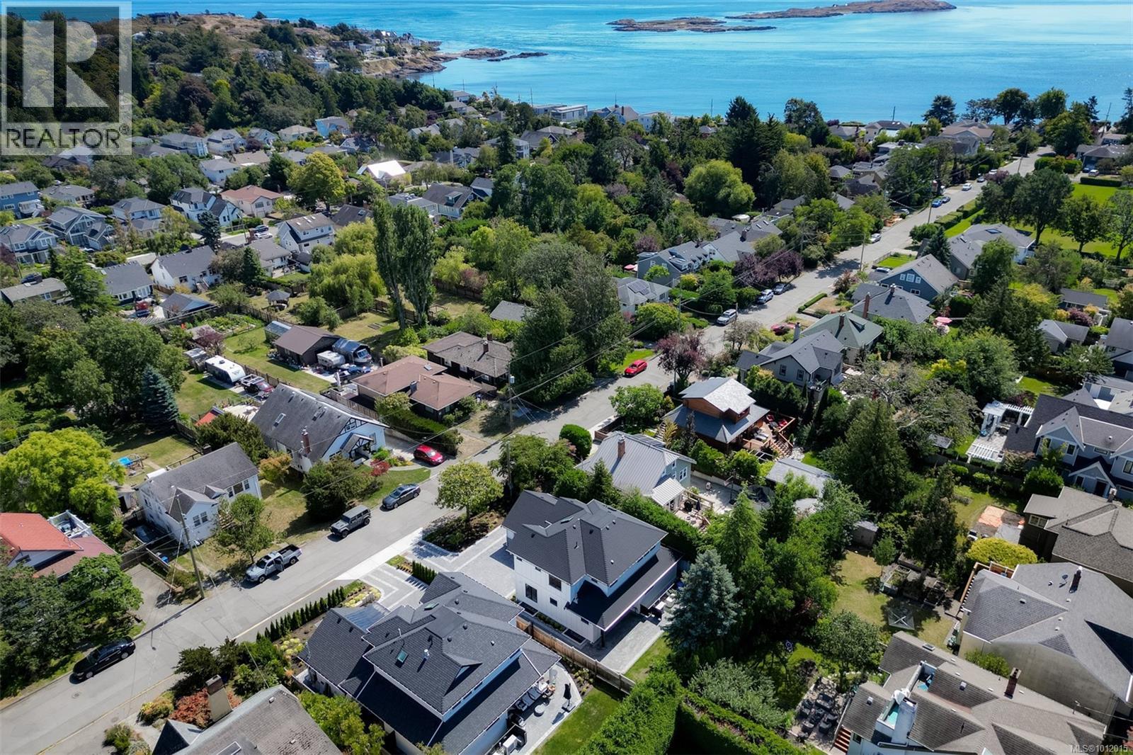 Photo 25 of 650 Monterey Ave, Oak Bay BC