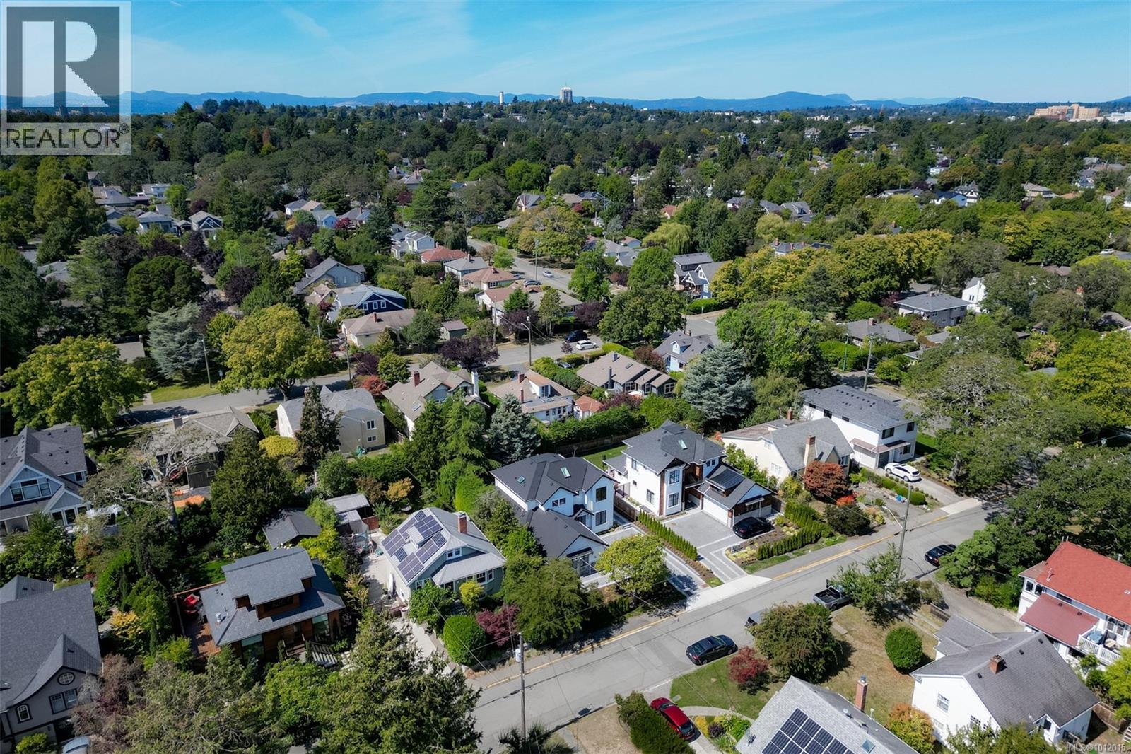 Photo 34 of 650 Monterey Ave, Oak Bay BC