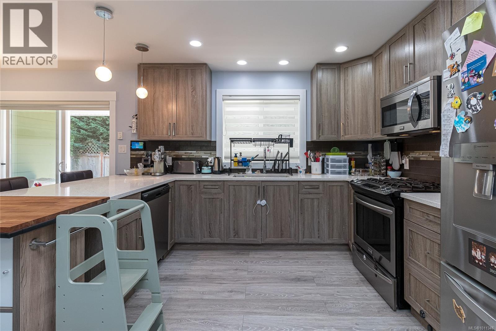 Photo 9 of 6885 Lauras Lane, Sooke BC