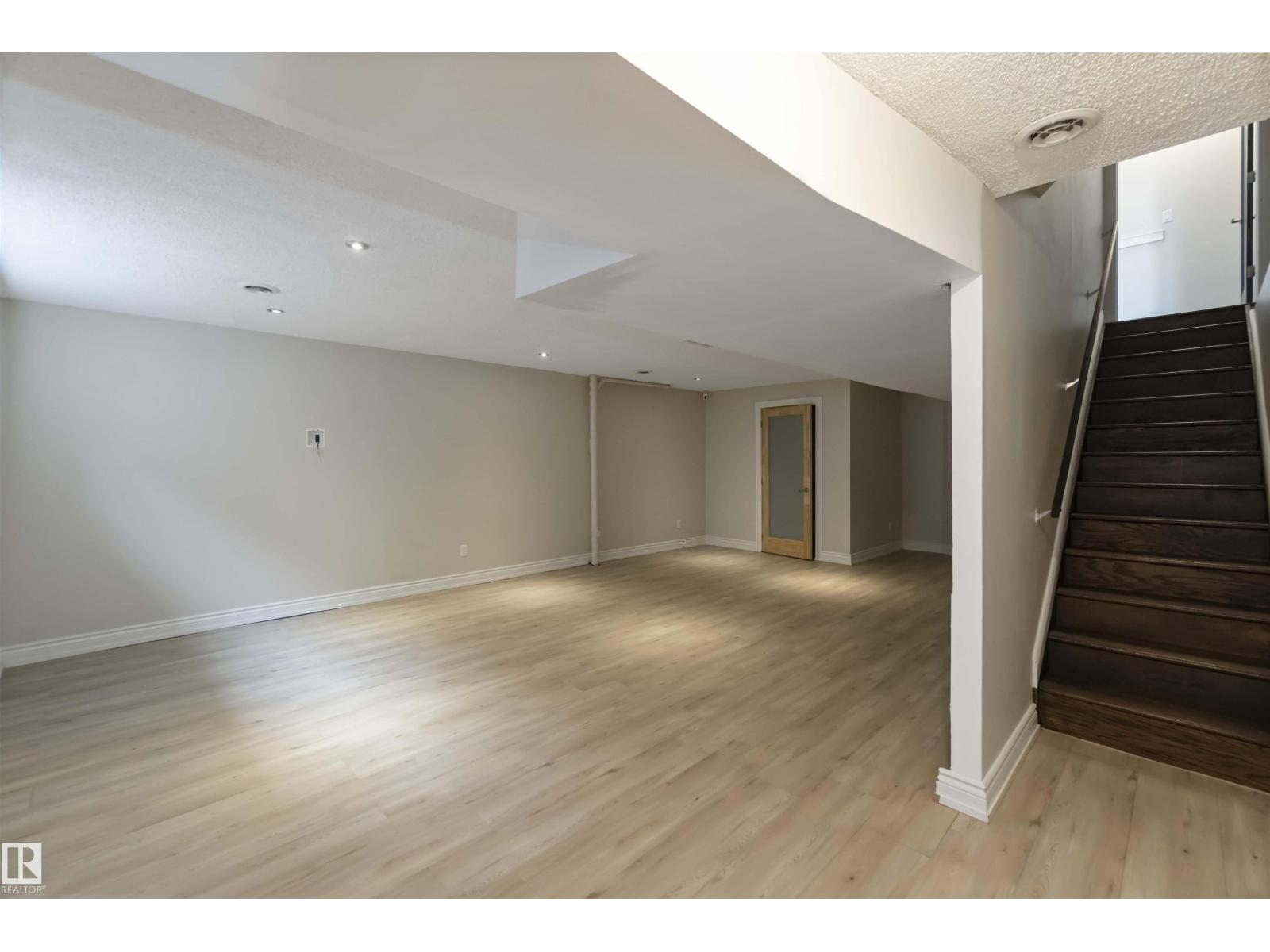 Photo 2 of 1634 Chapman Way Sw, Edmonton AB